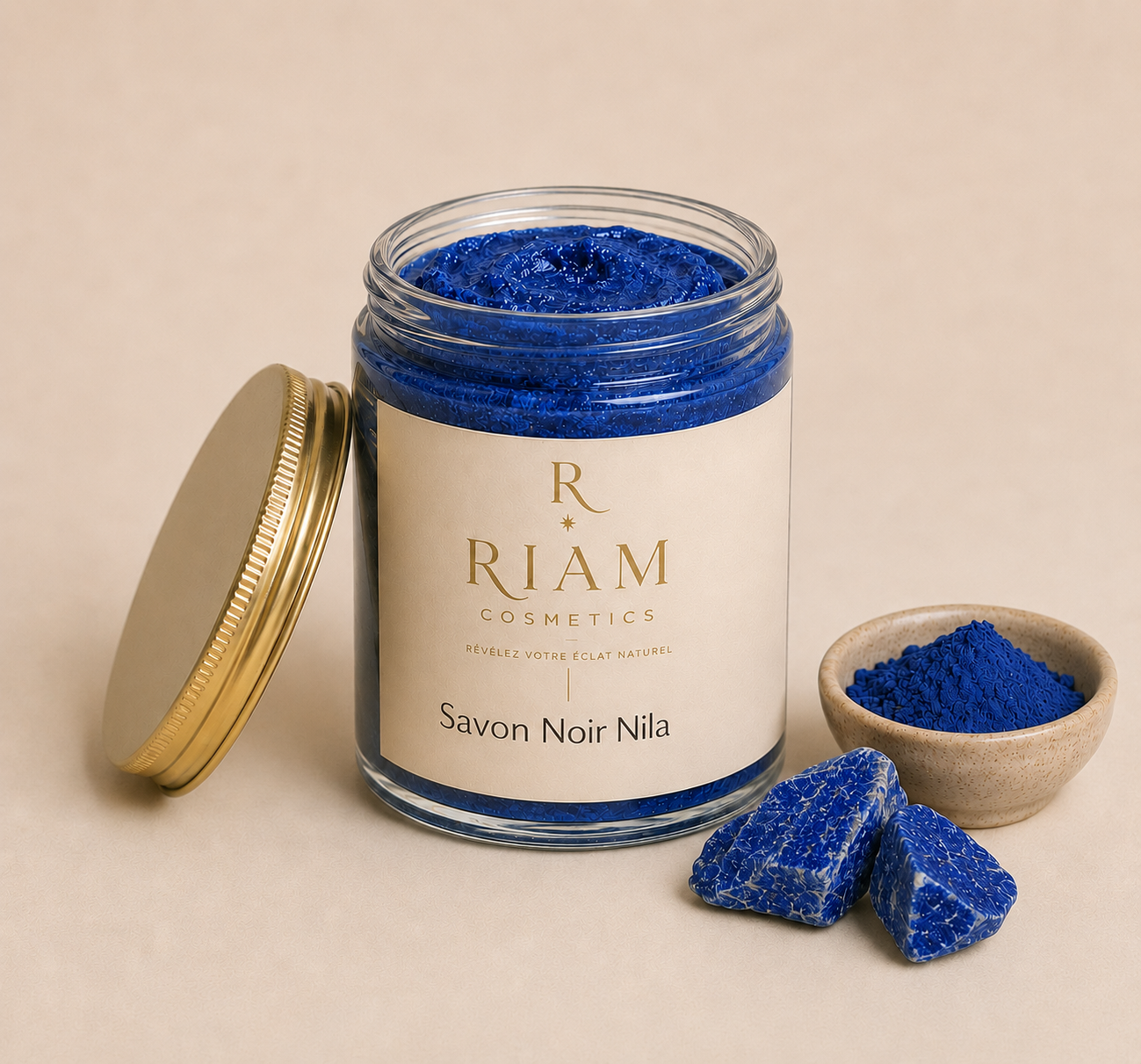 Pot de Nila Royal Black Riam Cosmetics avec poudre de nila bleue.